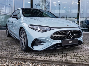 Mercedes CLA C118/X118 2025 MERCEDES-BENZ CLA 200 AMG Line Sedan 1.5 (163KM) 2025, zdjęcie 2