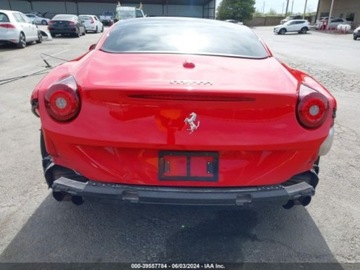Ferrari California 2017 Ferrari California Ferrari California T Convertible 3.9 Benzyna 553KM, zdjęcie 6