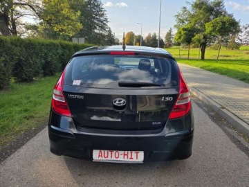 Hyundai i30 I CW Facelifting 1.6 CRDi 115KM 2011 Hyundai i30 Klimatronik Aluminiowe Felgi Czujniki Parkowania 1.6 Diesel, zdjęcie 5