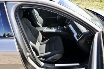 Volvo V60 II  2020 Volvo V60 B3 B Geartronic Momentum 163KM 2020r, zdjęcie 19