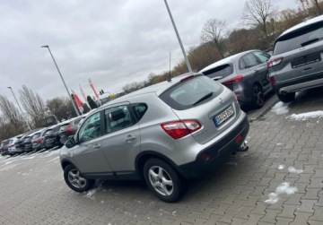 Nissan Qashqai I Crossover 2.0 140KM 2011 Nissan Qashqai 2.0 benz ,AUTOMAT,navi ,kamera ,niski pot przebieg 2.0 140KM, zdjęcie 9
