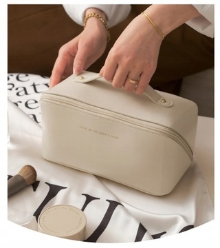 Большая женская дорожная косметичка из бежевой кожи.