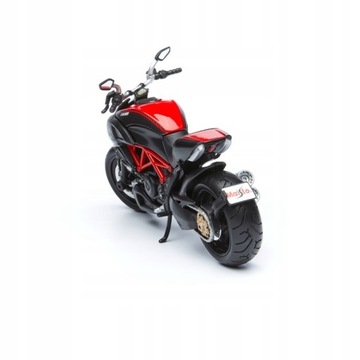 Ducati Diavel Carbon model do składania skala 1:12