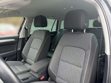 Volkswagen Passat B8 Variant Facelifting 1.5 TSI EVO 150KM 2023 Volkswagen Passat reflektory LED kamera nawigacja tempomat aktywny FV, zdjęcie 11