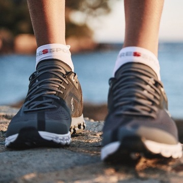 Носки для бега COMPRESSPORT RUN LOW V4 42-44