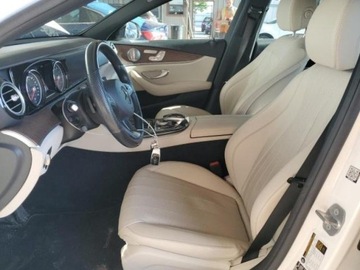 Mercedes Klasa E W213 2017 Mercedes-Benz Klasa E Mercedes-Benz E-Class 300 Luxury 4MATIC Sedan 2.0, zdjęcie 6