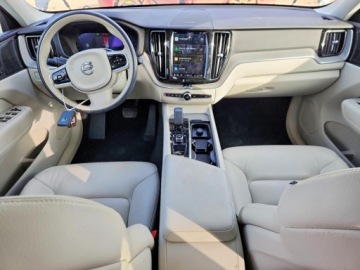 Volvo XC60 II 2023 Volvo XC 60 Plus 2023 2.0 Benzyna 247KM, zdjęcie 8