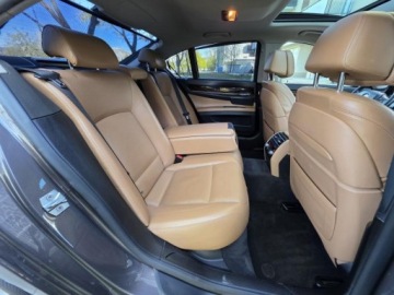 BMW Seria 7 F01 Sedan Facelifting 730d 258KM 2012 BMW 7 730d xDrive 3.0l diesel 258KM xDrive AWD/4X4 8 lat w jednych rękach, zdjęcie 33