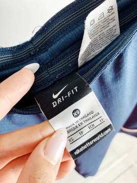 Темно-синие винтажные шорты Nike с завышенной талией