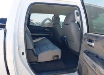 Toyota Tundra II 2021 Toyota Tundra 2021, 5.7L, 4x4, SR5, od ubezpieczalni 5.7 Benzyna 381KM, zdjęcie 10