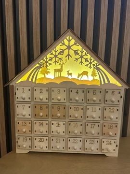 ДЕРЕВЯННЫЙ АДВЕНТ-КАЛЕНДАРЬ СВЕТОДИОДНЫЙ ДОМ ПОДАРОК