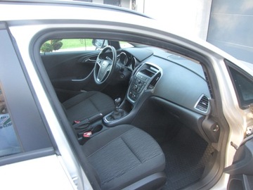 Opel Astra J Sports Tourer Facelifting 1.4 Turbo ECOTEC 140KM 2013 Opel Astra 2013 rok przebieg 85400km, zdjęcie 9