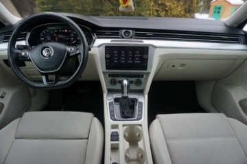 Volkswagen Passat B8 Variant 1.8 TSI BlueMotion Technology 180KM 2018 Volkswagen Passat Hak DSG Virtual Cockpit Podgrz. fotele ACC Kamera, zdjęcie 13