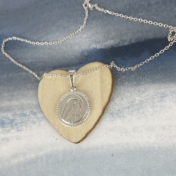 SREBRNY MEDALIK Z MATKĄ BOSKĄ PRÓBA 925 + GRAWER