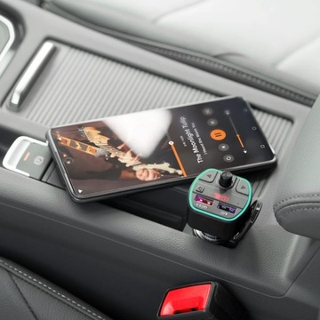 Автомобильный FM-передатчик с функцией Bluetooth.