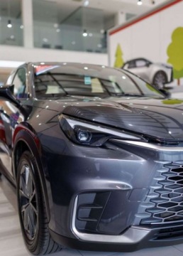 Lexus LBX 1.5 Hybrid 136KM 2024 Lexus LBX 1.5 Hybrid Elegant 1.5 Hybryda 136KM, zdjęcie 28