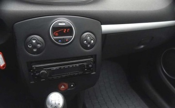 Renault Clio III Hatchback 5d 1.6 i 16V 88KM 2005 Renault Clio Renault Clio 1.6 16V Exception 1.6 BenzynaLPG 88KM, zdjęcie 11