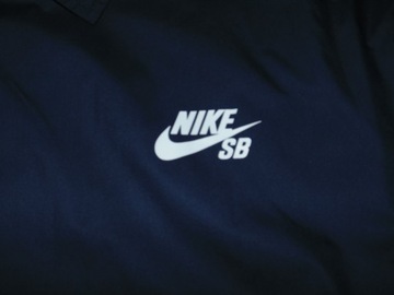 NIKE SB SPORTSWEAR STREETWEAR KURTKA OUTLET r. XXL