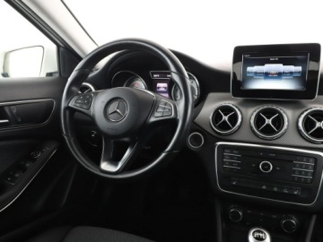 Mercedes GLA I Off-roader 1.6 200 156KM 2015 Mercedes GLA 200 klima navi grzane fotele czujniki, zdjęcie 15