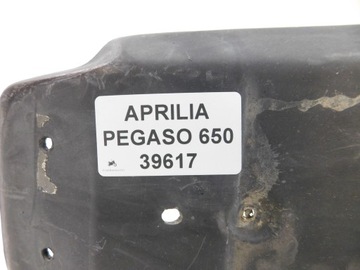 КРЕПЛЕНИЕ ЗАДНЕЙ ПАНЕЛИ APRILIA PEGASO 650