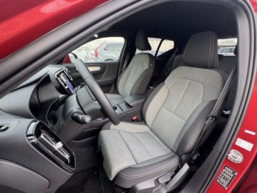 Volvo XC40 Crossover Facelifting 2.0 B3 163KM 2025 Volvo XC 40 B3 Core | Fusion Red | BLIS | Serwis A, zdjęcie 23