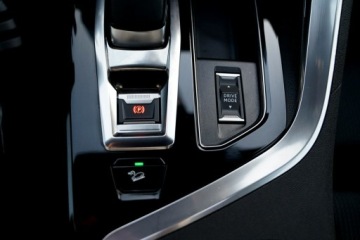 Peugeot 3008 II Plug-In Hybrid Facelifting 1.6 HYBRID4 300KM 2023 Peugeot 3008 GT LINE kamera skóra NAWI grip, zdjęcie 25