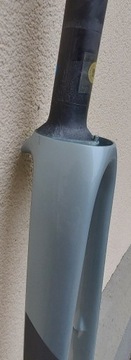 ВИЛКА С УГЛЕРОДНЫМ ДИСКОМ, 1 1/8'', неразрезная ось