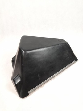 Кормушка наклонена влево