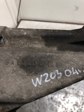 DRŽÁK UCHYCENÍ MOTORU MERCEDES W203 A6132230504