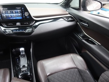 Toyota C-HR I Crossover 1.8 Hybrid 122KM 2017 Toyota C-HR 1.8 Hybrid, Automat, Skóra, Navi, zdjęcie 7