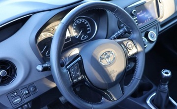 Toyota Yaris III Hatchback 5d Facelifting 2017 1.5 Dual VVT-iE 111KM 2017 Toyota Yaris Tempomat , Bluetooth , Czujniki cofania, Wielof. kierownica., zdjęcie 14
