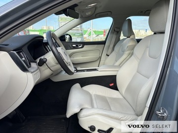 Volvo XC60 II 2022 Volvo XC 60 XC60 B4 B Plus Dark aut, Pakiet Climat, zdjęcie 9