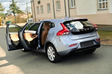 Volvo V40 II Hatchback Facelifting 2.0 D2 120KM 2018 VOLVO V40 INSCRIPTION PANORAMA JASNA SKÓRA AUTOMAT, zdjęcie 15