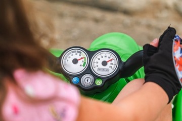 Квадроцикл FALK Bud Racing с педалями для детей 3-7 лет.