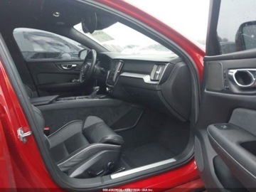 Volvo S60 III Sedan 2.0 T5 250KM 2019 Volvo S60 2.0 T5 250 KM, R-Design, male uszkodzenia, od ubezpieczyciela, zdjęcie 4