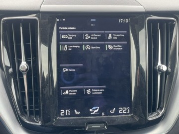 Volvo XC60 II Crossover T5 250KM 2018 Volvo XC 60 4x4 T5 Momentum 2018 kamera, zdjęcie 19