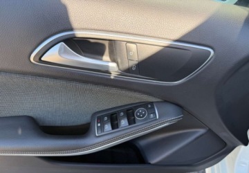Mercedes Klasa A W176 Hatchback 5d Facelifting 180 d 109KM 2015 Mercedes-Benz Klasa A Mercedes-Benz A180 CDI 1.5 Diesel 109KM, zdjęcie 11