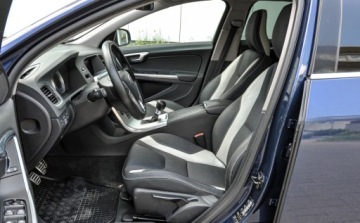 Volvo V60 I Kombi 2.0 D3 163KM 2011 Volvo V60 2,0d 163KM Bezwypadkowy R-Design 2.0 Diesel 163KM, zdjęcie 6