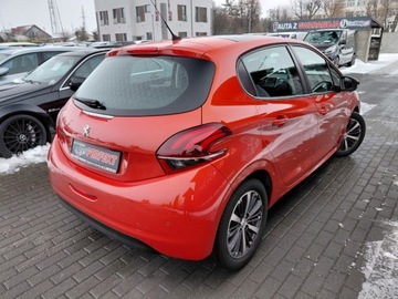 Peugeot 208 I Hatchback 5d Facelifting 1.2 PureTech 82KM 2017 Peugeot 208 Allure Navi Kamera Panorama Podgrzewane fotele Elektryka PDC A, zdjęcie 4