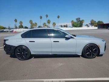 BMW Seria 7 G70 2023 BMW Seria 7 740 I 2023 3.0l 3.0 Benzyna 375KM, zdjęcie 6