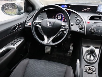 Honda Civic VIII Hatchback 3d 1.4 i-VTEC 100KM 2010 Honda Civic 1.4 i-VTEC, Salon Polska, Klima, zdjęcie 6