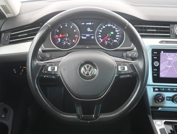 Volkswagen Passat B8 Variant 1.8 TSI BlueMotion Technology 180KM 2017 VW Passat 1.8 TSI, Automat, Navi, Klima, zdjęcie 14