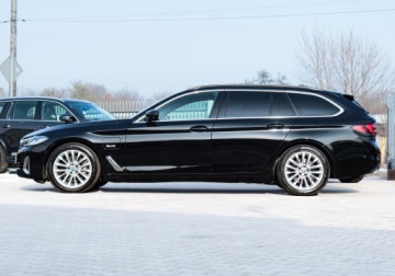 BMW Seria 5 G30-G31 Touring Plug-In 2.0 530e 292KM 2022 BMW 530e 292ps Luxury HUD Lasery 360° ACC 4xKlima Skóra HiFi Blis Keyles 18, zdjęcie 5