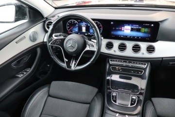 Mercedes Klasa E W213 Kombi Plug-in Facelifting 2.0 E300de 306KM 2020 Mercedes E E 300 de, 301 KM, Automat, Skóra, Navi, zdjęcie 6