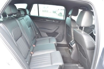 Skoda Superb III Kombi Facelifting 2.0 TSI 190KM 2023 Skoda Superb SalonPL 2.0TSI 190KM DSG COMBI LK Kessy ACC Podg.szyba Canton, zdjęcie 34