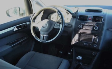 Volkswagen Touran II 1.6 TDI 105KM 2011 Volkswagen Touran GWARANCJA, 1. rej. 2012r, 1.6 TDI, Niski przebieg, Dobrz, zdjęcie 10