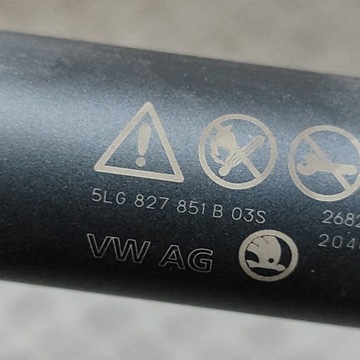 SKODA ENYAQ IV 2024 PRAVÁ STRANA TLUMIČ KRYT ZADNÍ KUFRU