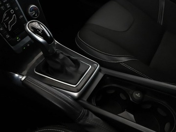 Volvo V40 II Hatchback Facelifting 2.0 D2 120KM 2017 Volvo V40 Momentum automat navi PDC grzane fotele, zdjęcie 26