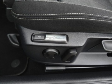Volkswagen Passat B8 Variant Facelifting 2.0 TDI SCR 150KM 2023 Volkswagen Passat serwis ASO 2.0TDI 150KM bezwypadkowy App-Connect nawigac, zdjęcie 16