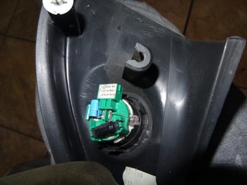 ТРЕУГОЛЬНАЯ КРЫШКА ДИНАМИКА ASTRA H ПЕРЕДНЯЯ СПРАВА